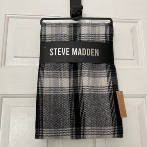 NWT STEVE MADDEN Fringed Scarf/Wrap Black/White